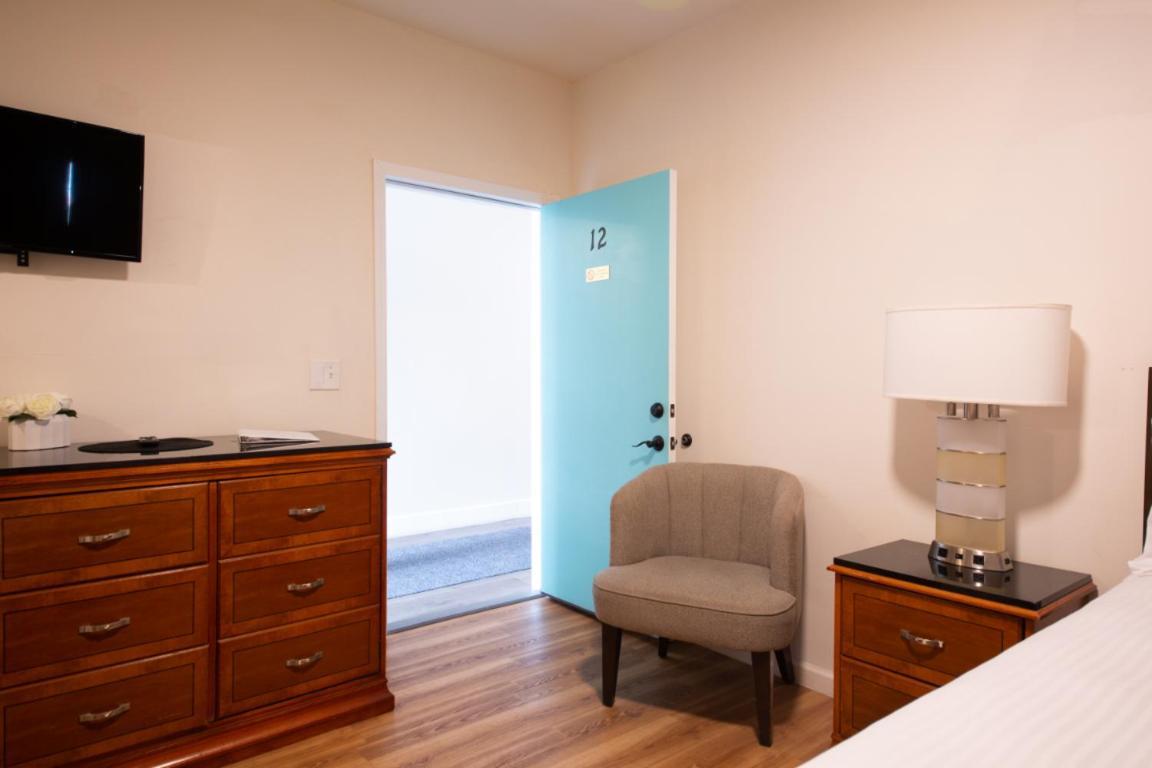 Anchor Pointe Inn 2*